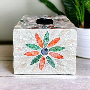 Boîte à mouchoirs carrée bohème faite à la main en nacre avec incrustation florale - Product Image 3