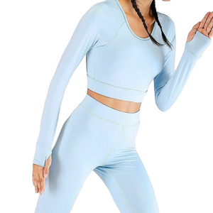 Ensemble de yoga et de sport pour femmes grandes tailles |   Crop top et short à manches longues en tissu uni lavé |   Tenue de sport et de fitness - Product Image 4
