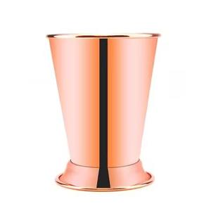 Coupe à vin en cuivre avec un profil élégant en forme de cloche, pied surélevé, lèvre large et surface réfléchissante propre pour les dîners traditionnels - Product Image 1