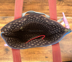 Mochila Convertible de cuero reciclado para pañales, asas de cuero coloridas, bandolera, bolso de compras con bolsillo y cremallera - Product Image 6