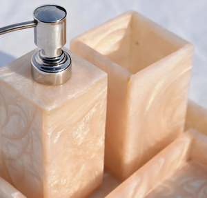 Juego de Baño Moderno de Resina Rectangular de 4 Piezas Jameel & Sons con Dispensador de Jabón - Product Image 3