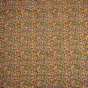 Tela de Algodón Estampada a Mano con Diseño Floral Sanganeri en Rosa Mostaza, Ecológica, de la India, por Metro, para Confección de Ropa para Niños - Product Image 4