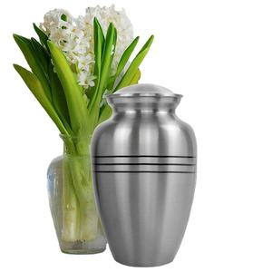 Urne funéraire magnifique et sobre en aluminium argenté avec finition mate polie pour cendres humaines - Product Image 1