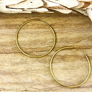 Nouvelles Boucles d'Oreilles Créoles Minimalistes Rondes 2026, Simples en Laiton Plaqué Or 18 carats pour Femme, Gouttes Géométriques Circulaires Modernes, Vente en Gros OEM - Product Image 3