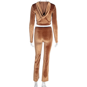 Ensemble de survêtement en velours marron caramel pour femme, deux pièces, sweat à capuche court zippé et pantalon évasé, tenue de détente en velours doux et moelleux - Product Image 6