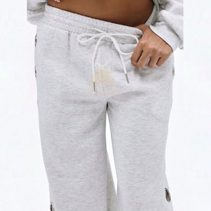 Pantalones de Mujer con Corte Acampanado, Elegantes, en Tela Suave 100% Algodón, Disponibles a Precios Razonables, Pantalones Deportivos de Estilo Moderno - Product Image 4