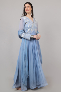 Vestido largo de diseñador para mujer, color azul cielo, con cuentas, lentejuelas y bordados, ideal para eventos. - Product Image 4