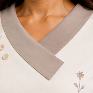 T-shirt asymétrique à col en V pour femme, manches courtes, broderie florale, col contrastant, décontracté, vêtements personnalisés en gros - Product Image 5