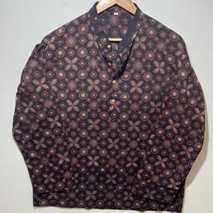 Kurta Tradicional para Hombre de la Mejor Calidad, 100% Algodón |   Kurta de Manga Larga y Corte Corto |   Kurta de Diseño Floral - Product Image 1