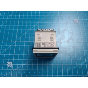 Monitor de Sensor de Presión Multicanal SMC PSE200 Usado Como Parte de Equipos Semiconductores Legados - Product Image 2