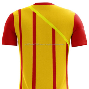 2024 vêtements de football personnalisés ensemble d'uniformes d'entraînement en gros pour adultes hommes et femmes Kit de football uniformes de maillot personnalisés - Product Image 4
