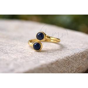 Bague ouverte plaquée or avec double cabochon en onyx noir, ajustable, style minimaliste, pour femme, vente en gros - Product Image 2