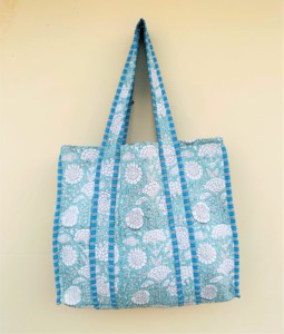 Bolso Tote de Algodón Reversible Acolchado Hecho a Mano con Estampado de Bloques de Jaipur, 18x16 Pulgadas, con Cierre de Cremallera, para Verano, Invierno y Primavera - Product Image 2