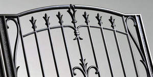 Portail à double battant en fer forgé traditionnel KHP, installation facile, commande manuelle, finition thermolaquée, durable pour usage extérieur - Product Image 2