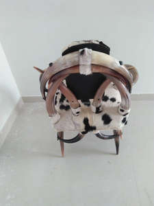 Silla de Cuerno de Buey/Vaca Auténtica Fabricada en Europa, Cómoda, Resistente, Diseñada con Tallados Religiosos de Animales, Tacto Real, Pulido Natural - Product Image 3