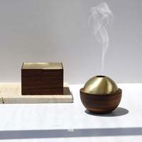 Brûle-encens en bois et laiton avec couvercle, support d'encens minimaliste pour table, idéal pour la maison, le bureau, la méditation, la décoration d'hôtel.