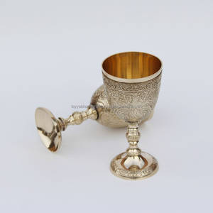 Gravé à la main Vintage incassable flûte verre à vin avec nouvelle tige en métal imprimé personnalisé grand gobelet à liqueur pour le grillage - Product Image 4