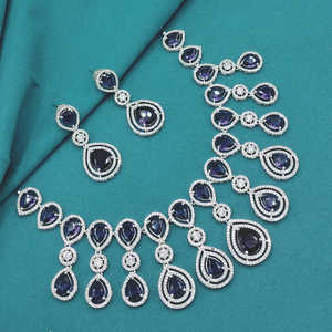 Exquisito conjunto de collar y aretes de diamantes americanos de diseñador, joyería de moda para novias y ocasiones especiales - Product Image 1