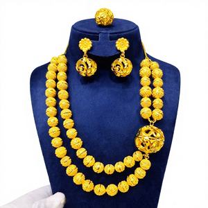 MOLL JEWELLERS Ensemble de collier pendentif tendance en alliage de luxe plaqué or 24 carats avec zircon et motif floral, style filigrane, pour mariée et mariage, de la part d'un tiers - Product Image 1