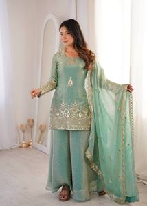 Robe Anarkali traditionnelle indienne et pakistanaise pour femmes, de couleur vert menthe, brodée, longue jusqu'au sol, avec bordure dorée, tenue de mariage - Product Image 2