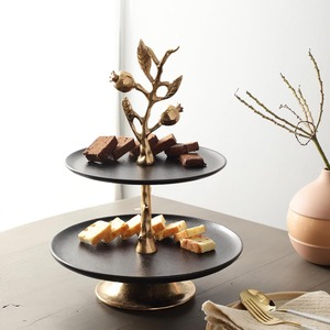 Nouveau design de présentoir à trois niveaux en métal et verre avec finition argentée polie, parfait pour les desserts, les collations, une table élégante. - Product Image 4