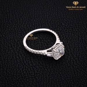 Anillo de Oro Sólido de 14K con Corte Cojín, Perfecto para Momentos Eternos, Diamante Cultivado en Laboratorio de 2.00 Quilates, Color E, Claridad VVS2, Certificado IGI - Product Image 5