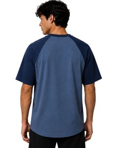Camiseta raglán azul marino y azul acero personalizada para hombre, de manga corta, cuello redondo, algodón, estilo casual con bloques de color. - Product Image 2