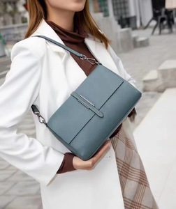 Sac bandoulière minimaliste en cuir véritable beige avec sangle amovible, style normcore féminin, fermeture à fermoir - Product Image 6