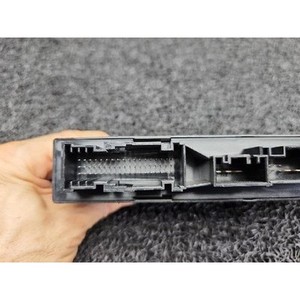ECU และโมดูลคอมพิวเตอร์มือสองสำหรับรถยนต์ซีรีส์ 5 รุ่น 6135917606901 - Product Image 4