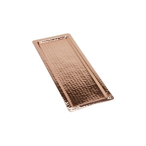 Bandeja de Servir Rectangular de Acero Inoxidable con Diseño Moderno, Plateada y Pulida, con Bordes Elegantes Acanalados - Product Image 3
