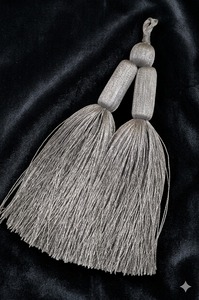Frange décorative en polyester gris avec pompons - Product Image 6