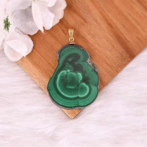 Pendentif tendance en malachite naturelle, stalactite, laiton plaqué or, 24,1 g, pierre verte unique - Product Image 2