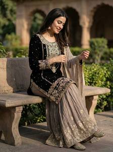 Ensemble Anarkali brodé noir et or pour femme avec palazzo en tulle et dupatta – Tenue traditionnelle indienne et pakistanaise pour mariage, longueur ras du sol - Product Image 4
