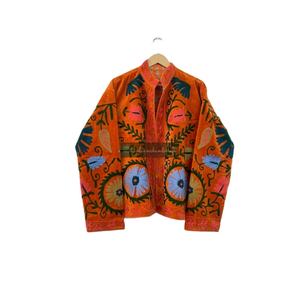 Venta al por mayor algodón Suzani chaqueta de terciopelo uzbeko bordado a mano patrón floral Unisex hecho a mano abrigo para las mujeres para la temporada de invierno - Product Image 1