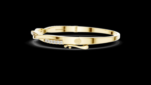 Brazalete Articulado de Oro Amarillo con Diamantes Cultivados en Laboratorio, Diseño Entrelazado en Espiral, Obra Maestra - Product Image 4