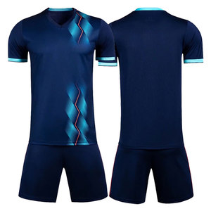 Uniformes de football personnalisés en usine, maillots de football avec design par sublimation, respirants et à séchage rapide - Product Image 2