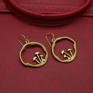 Pendientes de Latón con Textura Lisa, Acabado Sólido, Fabricación Personalizada, Artículo al por Mayor - Product Image 1