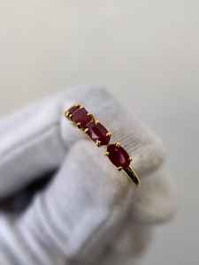 Bague sophistiquée en rubis naturel, taille ovale, cinq pierres, argent sterling 925 plaqué or 14 carats, bijou de fiançailles et de demande en mariage - Product Image 3