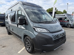 Autocaravana de alta calidad 1200 RLT 4 PLAZAS CON TECHO ELEVABLE, recién llegada, coches impecables en venta - Product Image 2
