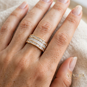 Anillo Baguette de Triple Hilera Atemporal, Diseño Artesanal en Plata Sólida 925 con Banda Dividida y Protección para Anillo Oura - Product Image 2