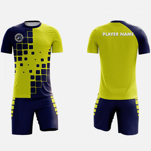 Uniforme de Fútbol Personalizable 100% Poliéster, Ropa de Equipo de Alta Calidad Disponible en Varios Colores Personalizados en Venta - Product Image 4