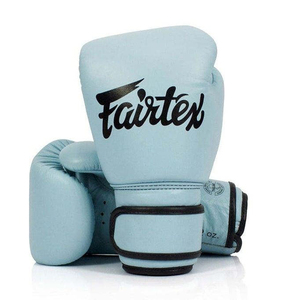 Guantes de Boxeo Fairtex de Cuero Profesional de la Mejor Calidad, Cierre de Correa, Protección para las Muñecas, Muay Thai, Kickboxing, Guantes Hechos a Medida, Azul Cielo - Product Image 3