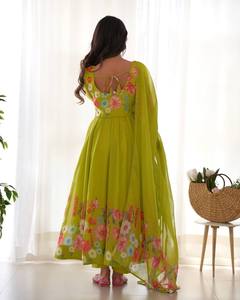Conjunto de traje Anarkali de organza de seda pura suave con estampado Kali, estilo étnico indio, con dupatta de lona y pantalón, atuendo para mujer - Product Image 3
