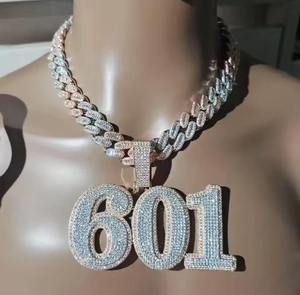 Colgante de Letra Grande Personalizado de Moda con Cadena Cubana de Dos Tonos, Joyería Hip Hop Personalizada para Hombre, Regalo para Él o para Eventos de Graduación - Product Image 3