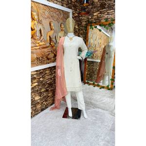 Ropa tradicional China de diseñador: Parte inferior superior de ropa de fiesta bordada y Dupatta - Product Image 4