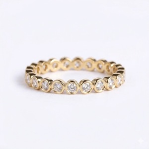 Anillo de Boda de Eternidad Completa en Oro Amarillo de 10K con Diamantes Cultivados en Laboratorio, Anillo de Compromiso Apilable con Engaste de Bisel y Diamantes Redondos - Product Image 1