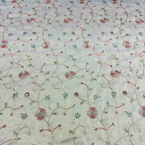 Tela Bordada Floral de Peso Medio para Manualidades, Vestidos de Novia, Ropa, Saris, Accesorios y DIY - Product Image 1