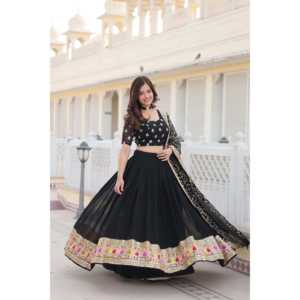 Desgaste de deshierbe negro atractivo Lehenga Choli - Product Image 2