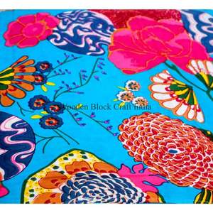 ผ้าฝ้ายเนื้อนุ่มลายดอกไม้ พิมพ์ลายบล็อกอินเดียด้วยมือ ผ้าทำเสื้อผ้าทำมืออินเดีย ผ้าสำหรับเสื้อผ้าฤดูร้อน ขายเป็นหลา - Product Image 4
