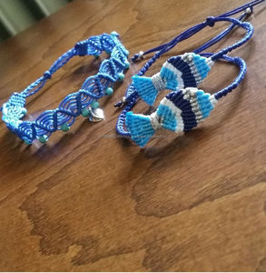 Forma ovalada de piedra lunar arcoíris de alta calidad con pequeñas cuentas de latón, pulsera de macramé, joyería ajustable para regalo del Día del Padre - Product Image 4